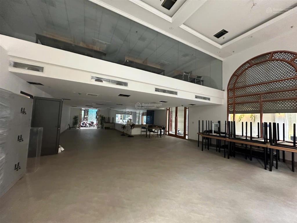 150m*2t, 70 triệu, cho thuê cafe, vp, 2 mặt phố vũ ngọc phan, chân tòa vp, lô góc, 0986 220 ***