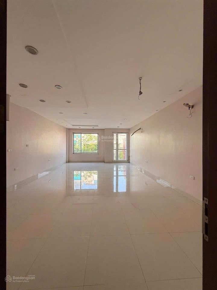 70m2*5t, mt 5.5m, 52 triệu giá thuê ngay mặt phố tây hồ, điểm cực đẹp, kd xe điện, vàng bạc, bank