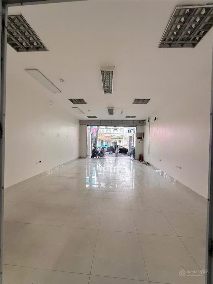 70m2*5t, mt 5.5m, 52 triệu giá thuê ngay mặt phố tây hồ, điểm cực đẹp, kd xe điện, vàng bạc, bank