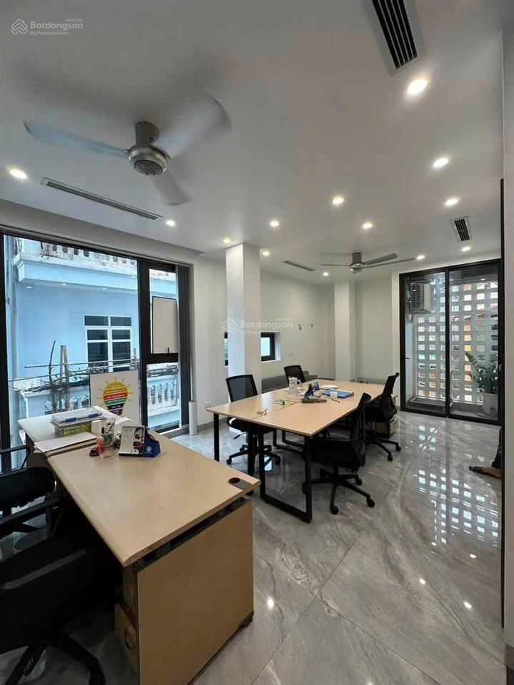 13 triệu, 100m², cho thuê vp lạc long quân, ô tô tránh, có bàn ghế, phòng họp, phòng tiếp khách