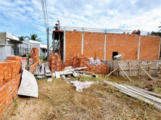 NỀN DUY NHẤT CẠNH KDL PHI YẾN MẶT TIỀN GẠCH CHUỐI