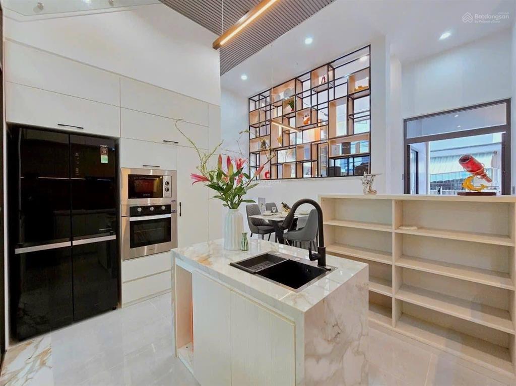 Nhà đẹp nhà bè, huỳnh thị đồng, ra phú mỹ hưng 5 phút, 62m2, hẻm xe hơi, 6 tỷ