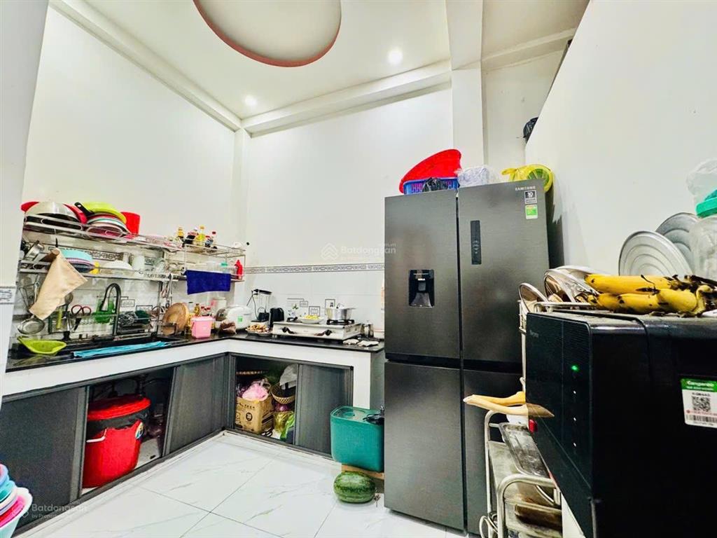 Nhà đẹp q8, hẻm xe tải quay đầu, ngay cầu chà và, sát bên q550m2 nhỉnh 5 tỷ, 4 tầng5pn