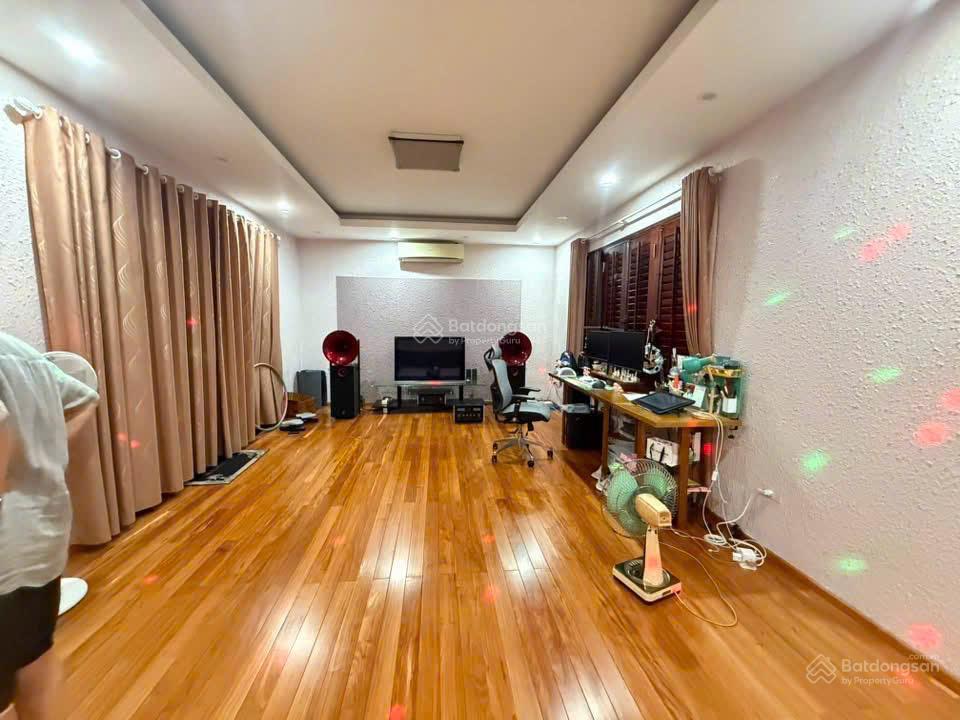 Bán nhà p2, q8, âu dương lân, 60m2, 5 tỷ 8, 4 tầng, kề hẻm xe hơi