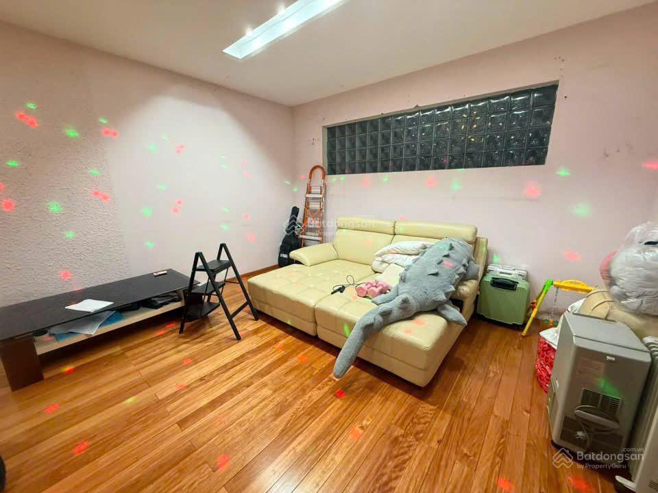 Bán nhà p2, q8, âu dương lân, 60m2, 5 tỷ 8, 4 tầng, kề hẻm xe hơi