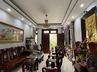 Biệt thự mini, gần bến xe q8, 152m2, nhỉnh 11 tỷ, 8pn, 3 tầng, hàng xóm doanh nhân, việt kiều