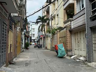 Gia đình cần bán đất 4,4x21m (102m2) tiện xây 6 tầng giá 10,7 tỷ tương đương 100tr/m2