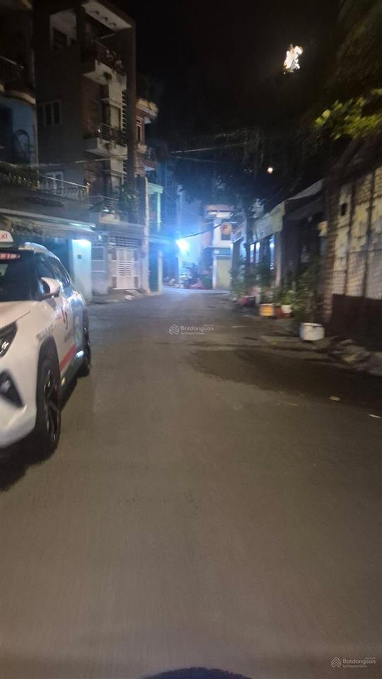 Nhà văn cao, mới đẹp, giá rẻ. gần chợ trường học