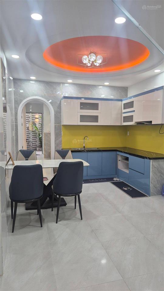 Nhà văn cao, mới đẹp, giá rẻ. gần chợ trường học