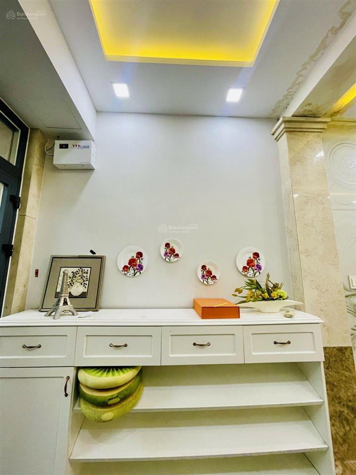 Bán nhà quận 10. thang máy 320kg. đường cách mạng tháng 8. hẻm ôtô. 8 tỷ 5