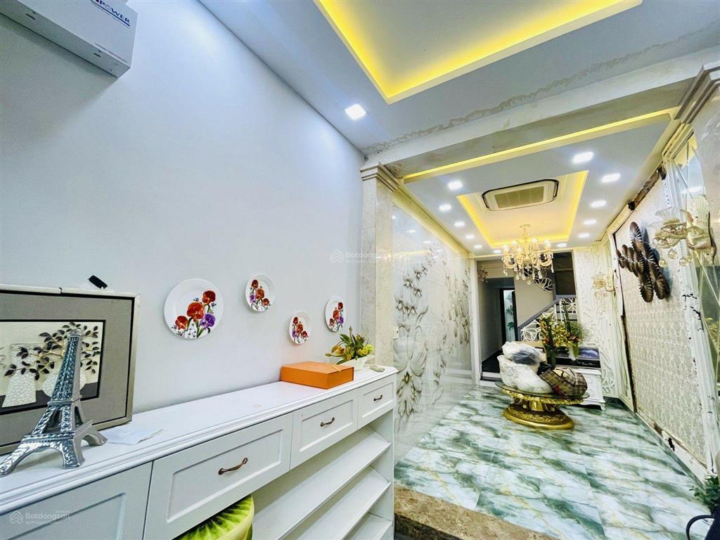 Bán nhà quận 10. thang máy 320kg. đường cách mạng tháng 8. hẻm ôtô. 8 tỷ 5