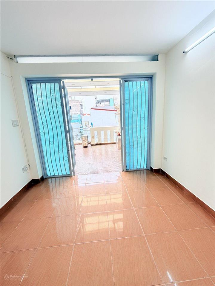 Nhà hẻm ô tô đậu cửa. kế lê thị riêng. 4 tầng. 5 tỷ 5.