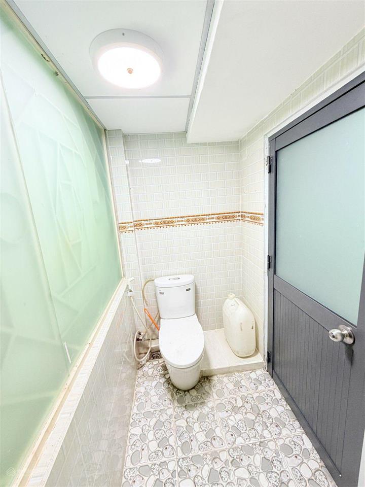 Nhà hẻm ô tô đậu cửa. kế lê thị riêng. 4 tầng. 5 tỷ 5.