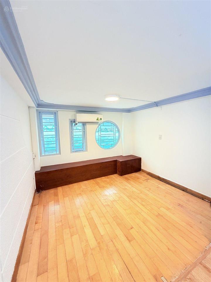 Nhà hẻm ô tô đậu cửa. kế lê thị riêng. 4 tầng. 5 tỷ 5.