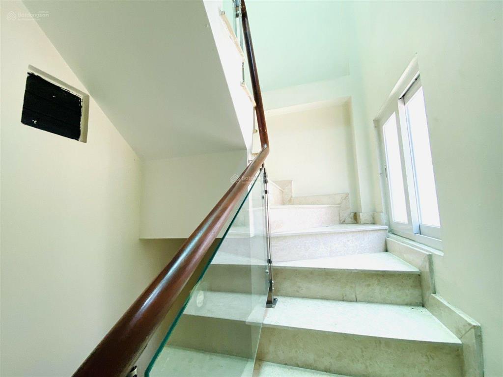 Ngô gia tự, quận 10. hẻm 1 trục. 15m ra mặt tiền. 4 tầng, 5 tỷ 6