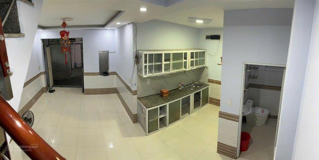 Sát mặt tiền. kế bộ công an. trần hưng đạo. quận 1. nở hậu 5,5m. 5 tỷ 5