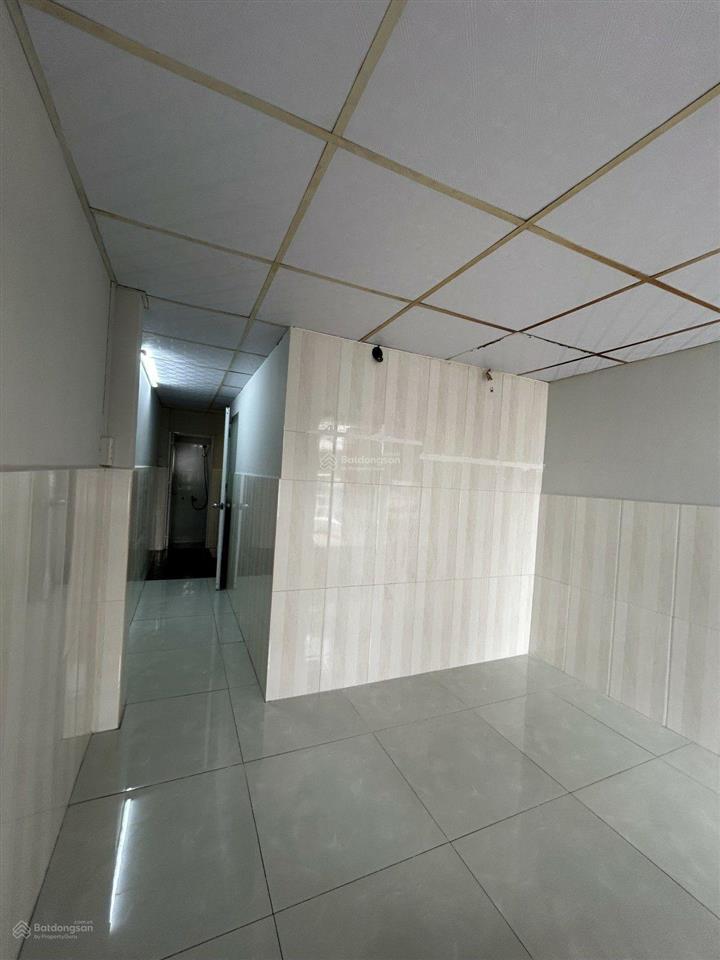 Sát quận 10. hẻm ô tô đổ cửa. nhà mới ở ngay. 4 phòng ngủ. 4 tỷ 55