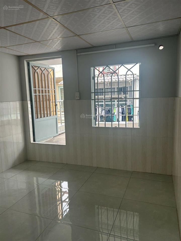 Sát quận 10. hẻm ô tô đổ cửa. nhà mới ở ngay. 4 phòng ngủ. 4 tỷ 55