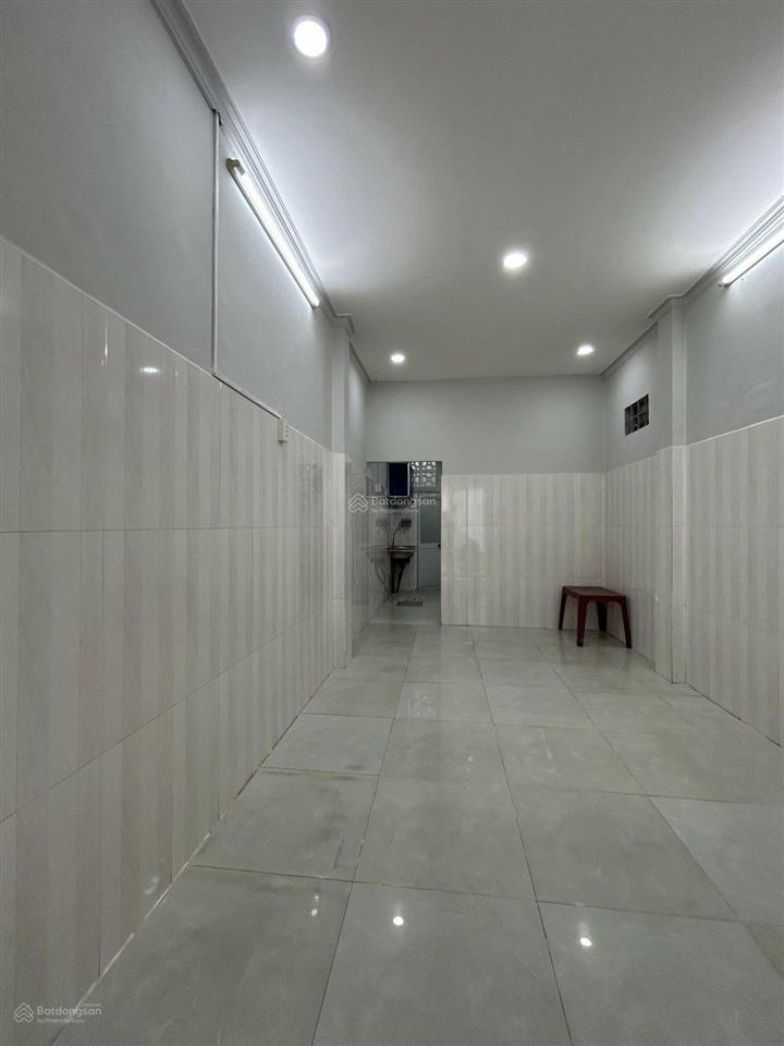 Sát quận 10. hẻm ô tô đổ cửa. nhà mới ở ngay. 4 phòng ngủ. 4 tỷ 55