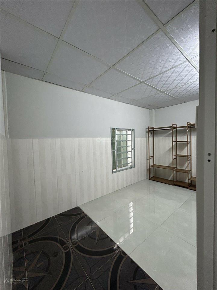 Sát quận 10. hẻm ô tô đổ cửa. nhà mới ở ngay. 4 phòng ngủ. 4 tỷ 55
