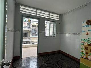Sát quận 10. hẻm ô tô đổ cửa. nhà mới ở ngay. 4 phòng ngủ. 4 tỷ 55