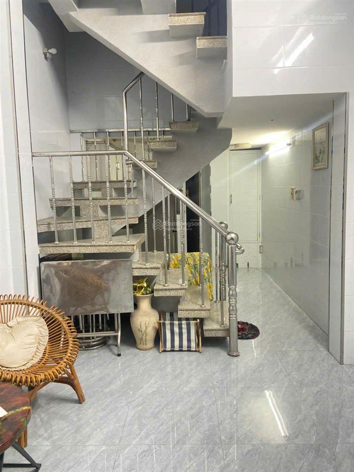 Quận 10. sát mặt tiền. hẻm ô tô đổ cửa. đường tô hiến thành. 5 tỷ 7