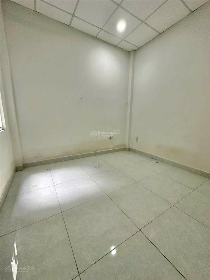 Sát mặt tiền. lê hồng phong. quận 10. gần việt nam quốc tự. 4 tỷ 8