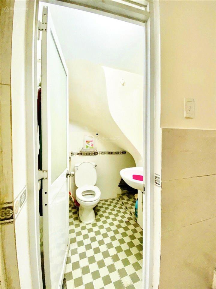1 căn ra mặt tiền. quận 10.hẻm ô tô đổ cửa. 8 phòng full. 40tr/tháng. 8 tỷ 9.