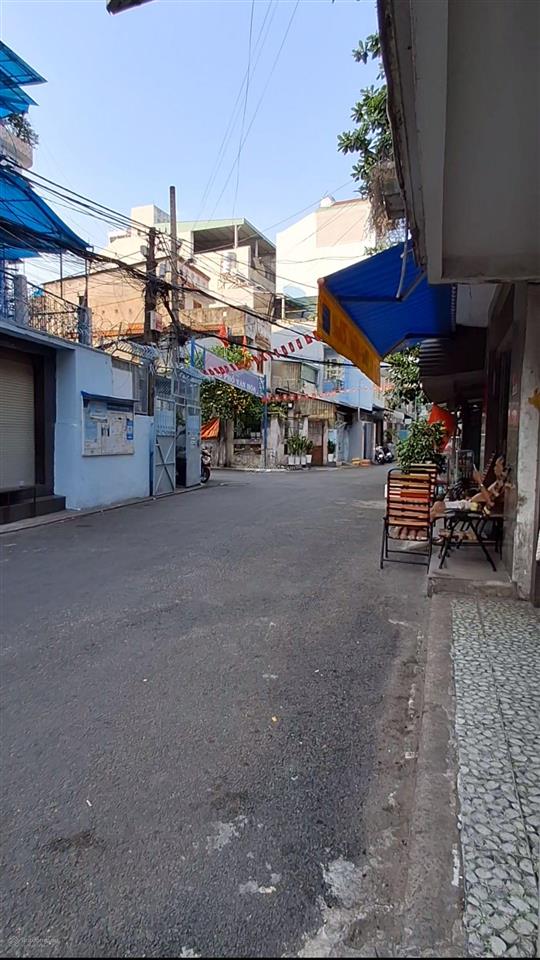 Ngay thiên phước kế quận 10. hẻm ô tô đỗ cửa. 4 phòng ngủ. 5 tỷ 6