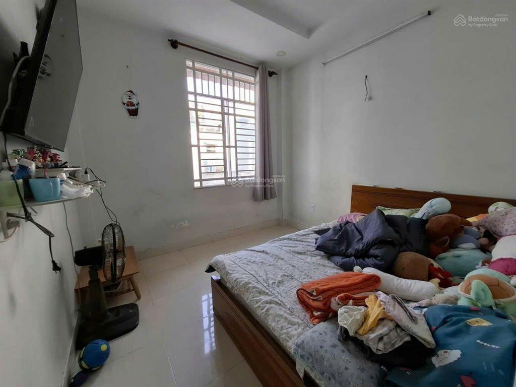 Sát quận 10. sát hẻm ô tô. 4 tầng bê tông cốt thép. 5 phòng ngủ. 5 tỷ 5