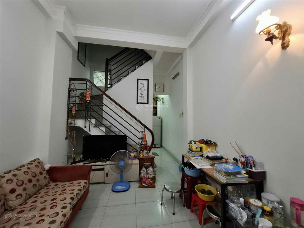 Sát quận 10. sát hẻm ô tô. 4 tầng bê tông cốt thép. 5 phòng ngủ. 5 tỷ 5