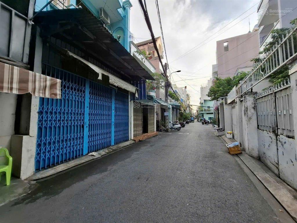 Sát quận 10. sát hẻm ô tô. 4 tầng bê tông cốt thép. 5 phòng ngủ. 5 tỷ 5