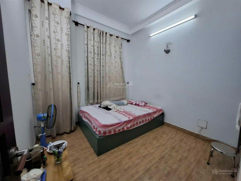 Sát quận 10. sát hẻm ô tô. 4 tầng bê tông cốt thép. 5 phòng ngủ. 5 tỷ 5
