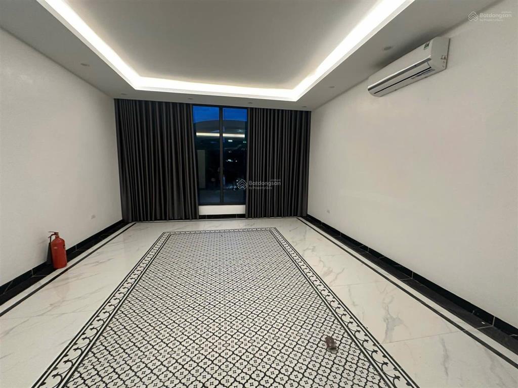 Cho thuê shophouse xây đẹp 5t, có thang máy. giá 25 triệu/ tháng