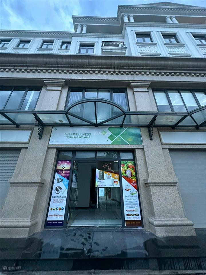 Cho thuê shophouse xây đẹp 5t, có thang máy. giá 25 triệu/ tháng