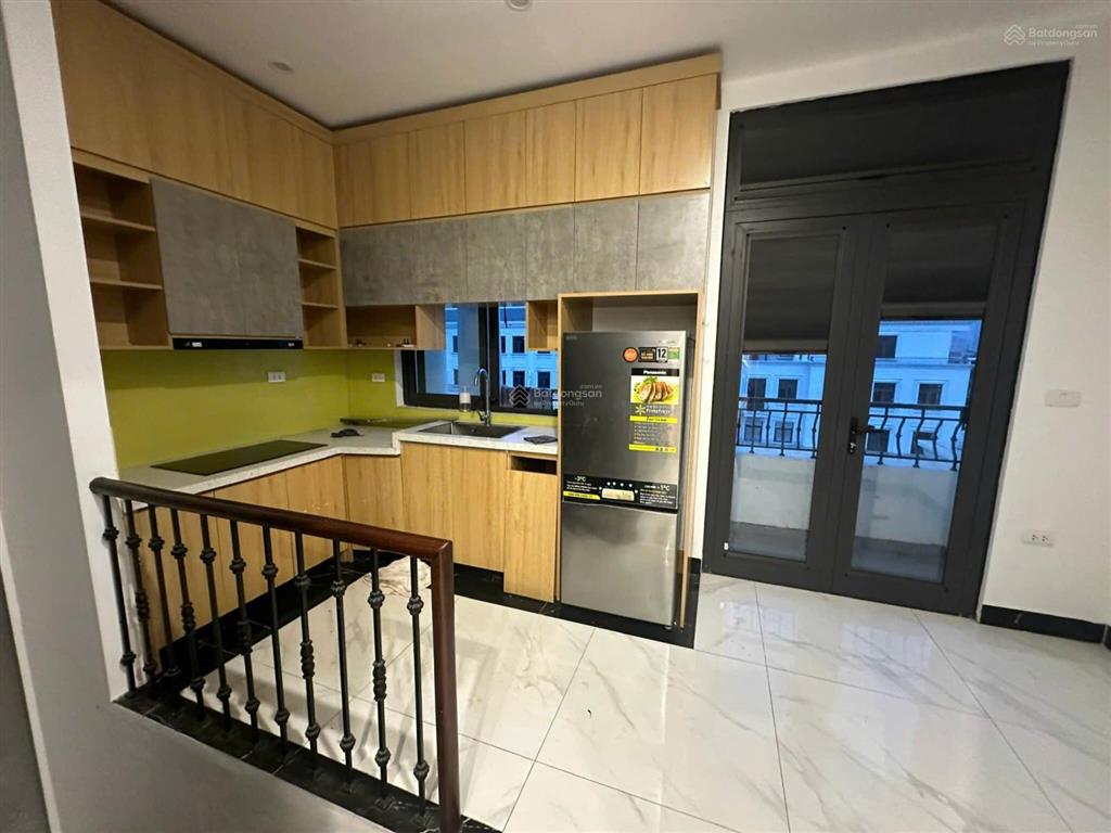 Cho thuê shophouse xây đẹp 5t, có thang máy. giá 25 triệu/ tháng