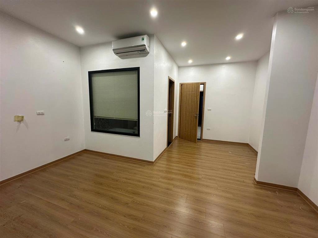Cho thuê shophouse xây đẹp 5t, có thang máy. giá 25 triệu/ tháng