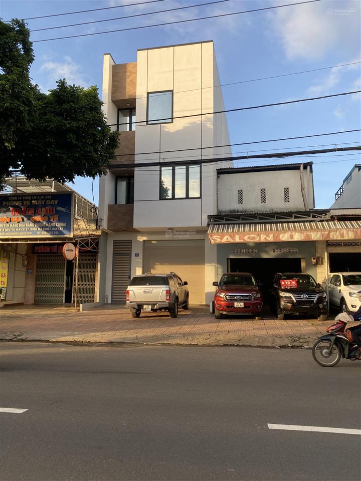 Cho thuê mặt bằng 463 nguyễn văn cừ ngay ngã 3 xe cộ qua lại đông giá 10tr/tháng