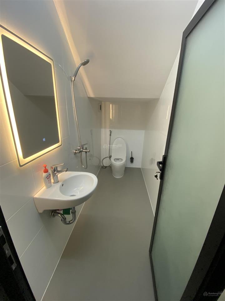 Cho thuê mặt bằng 463 nguyễn văn cừ ngay ngã 3 xe cộ qua lại đông giá 10tr/tháng