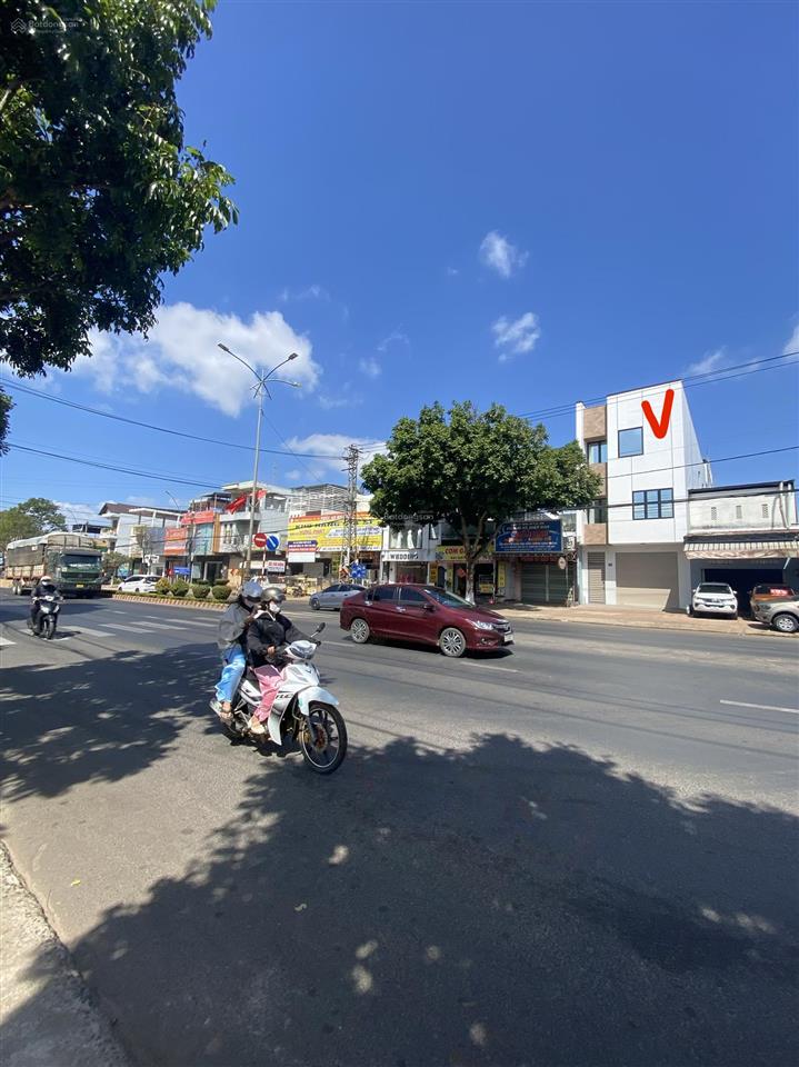 Cho thuê mặt bằng 463 nguyễn văn cừ ngay ngã 3 xe cộ qua lại đông giá 10tr/tháng