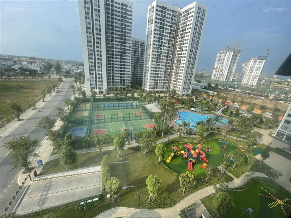 Chủ nhà gửi bán gấp căn hộ góc 3pn vinhomes grand park giá 3,2 tỷ