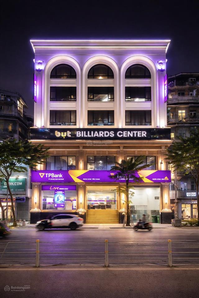 Toà văn phòng mặt phố phạm văn đồng, cầu giấy  vỉa hè thênh thang.
* 300 m2  8 tầng  145 tỷ.