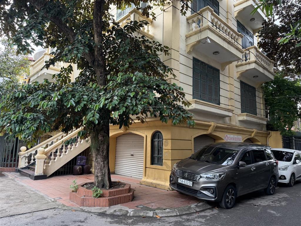 Chính chủ bán biệt thự thiết kế cao cấp view hồ 160 m²  lô góc  hiếm có  phường gia viên.