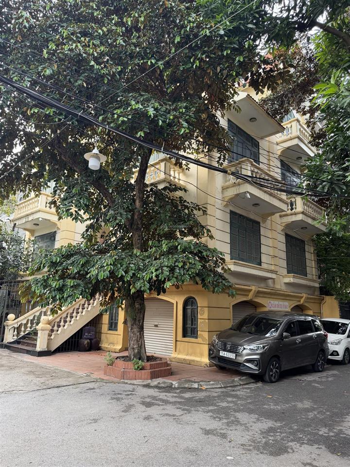 Chính chủ bán biệt thự thiết kế cao cấp view hồ 160 m²  lô góc  hiếm có  phường gia viên.