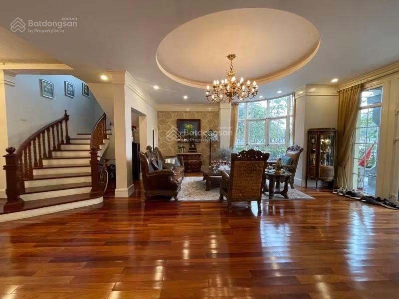 Chính chủ bán biệt thự thiết kế cao cấp view hồ 160 m²  lô góc  hiếm có  phường gia viên.
