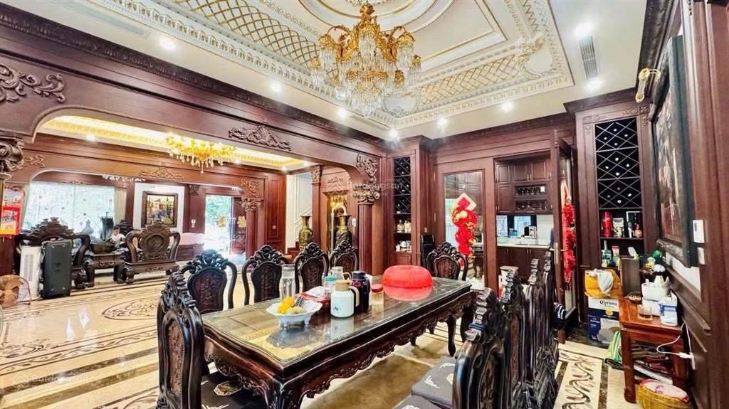Siêu biệt thự lô góc  đông khê, gia viên, view hồ an biên.
* 180 m2  lô góc  giá 17,8 tỷ.
