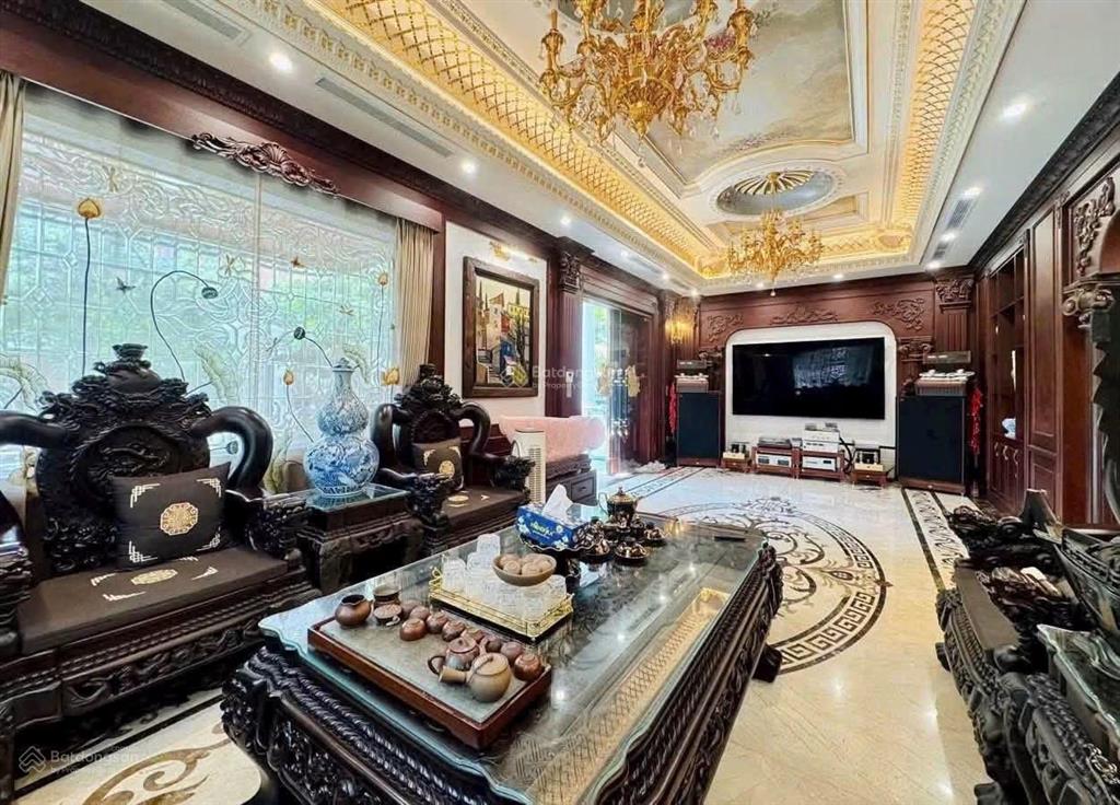Siêu biệt thự lô góc  đông khê, gia viên, view hồ an biên.
* 180 m2  lô góc  giá 17,8 tỷ.