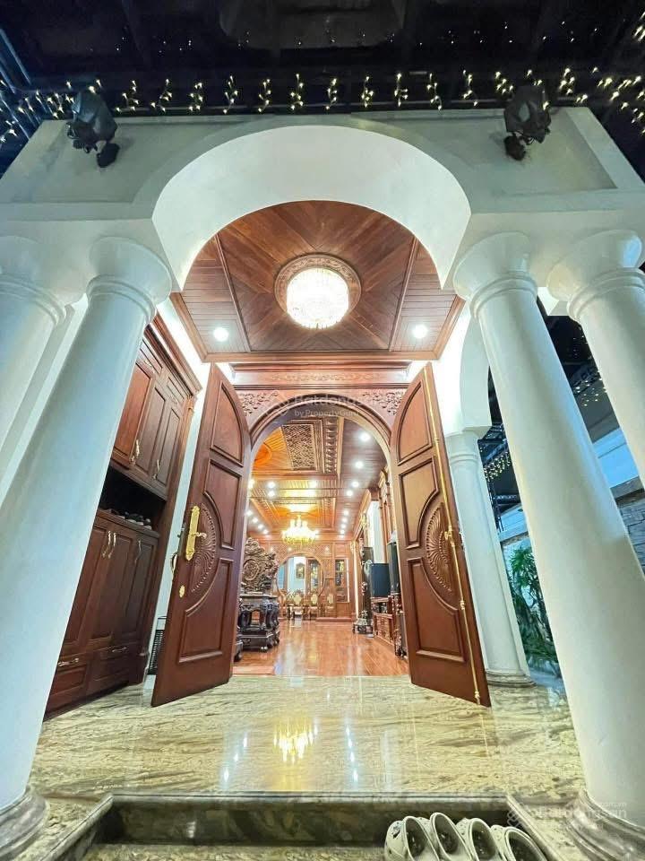 Biệt thự sân vườn siêu rẻ  trung tâm tp hải phòng, nội thất xịn * 210 m²  10m mặt tiền