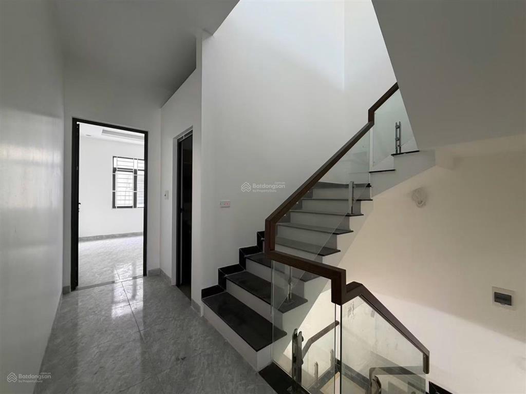 Bán nhà đường máng nước, ô tô đỗ cửa, 60 m2  4 tầng  3,65 tỷ