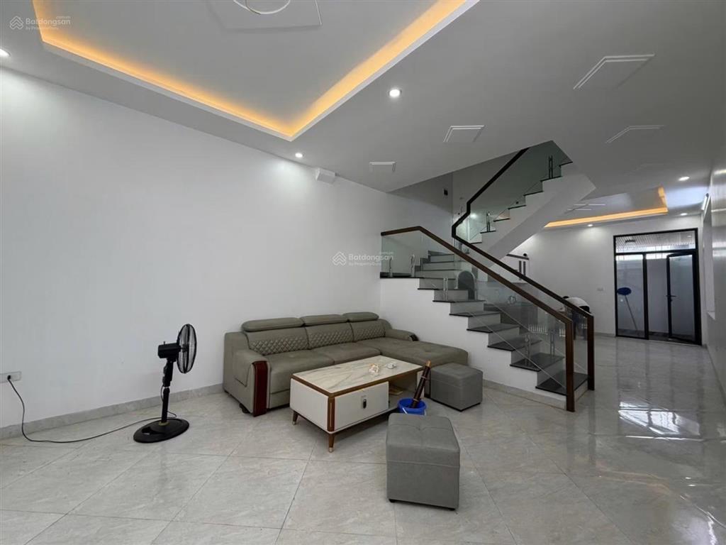 Bán nhà đường máng nước, ô tô đỗ cửa, 60 m2  4 tầng  3,65 tỷ
